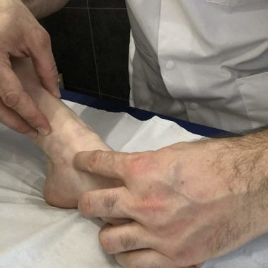 Ostéopathe, manipulation de la cheville