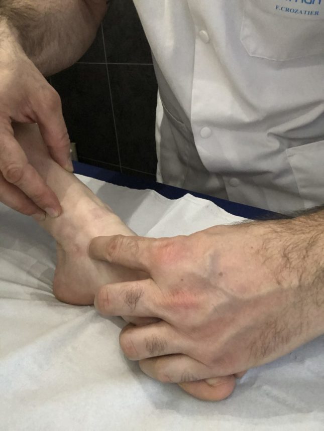 Ostéopathe, manipulation de la cheville