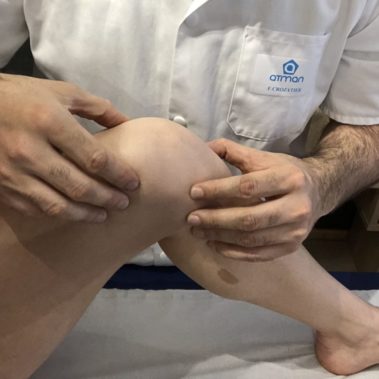 Ostéopathe, manipulation du genou