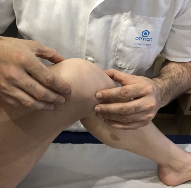 Ostéopathe, manipulation du genou